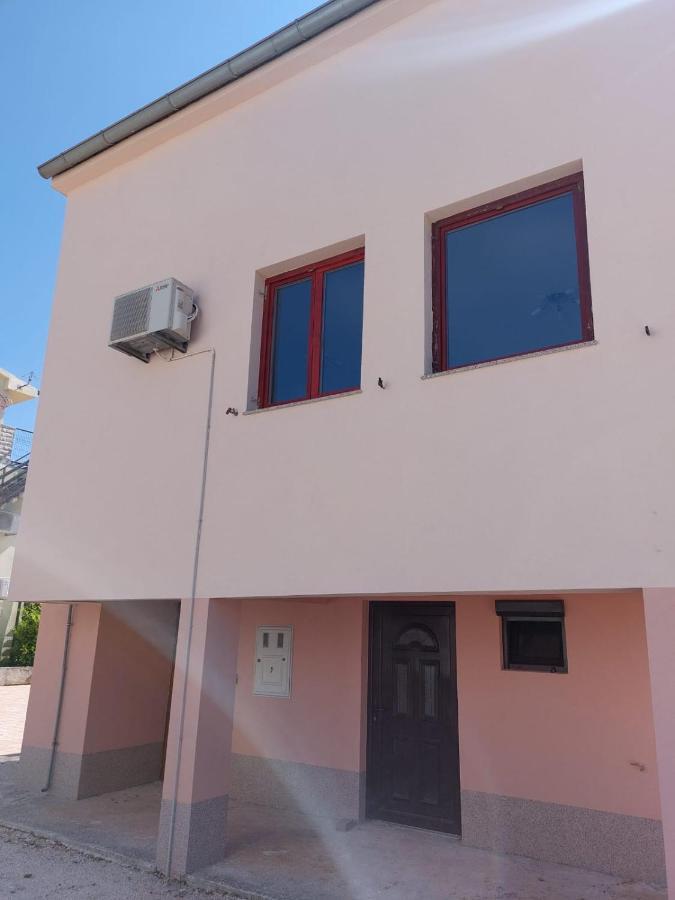 Apartmani Ana Sukošan المظهر الخارجي الصورة
