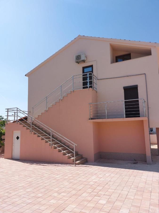 Apartmani Ana Sukošan المظهر الخارجي الصورة